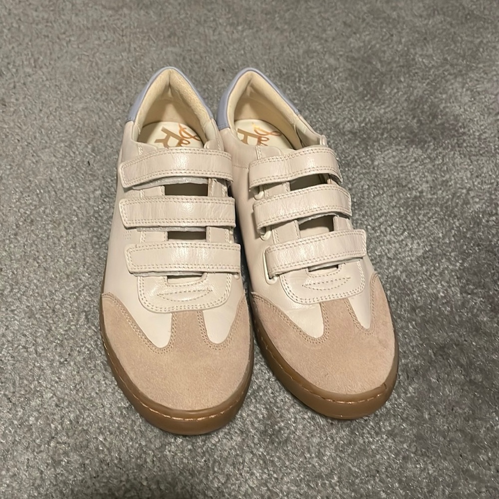 Sam Edelman tan/blue sneakers